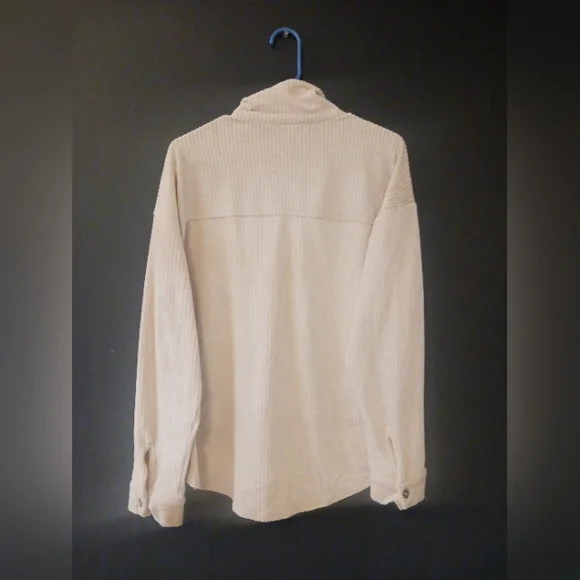 No Boundaries XL women's creme long-sleeve button down top - Picture 2 of 3